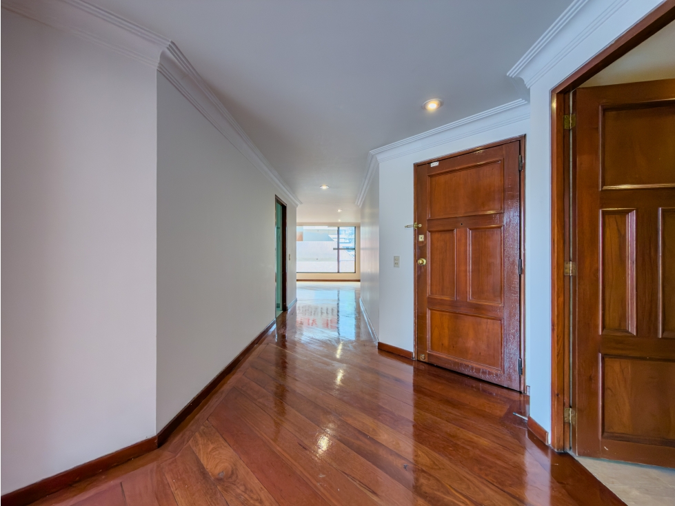 Apartamento en venta en El Refugio, Bogotá · foto 3 de 24
