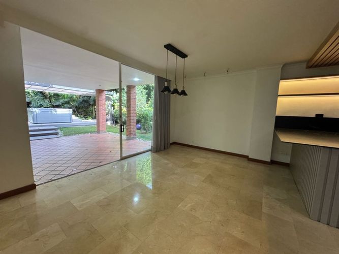 Casa de 4 alcobas en venta en El Esmeraldal, Envigado, 345 m² · foto 2 de 17