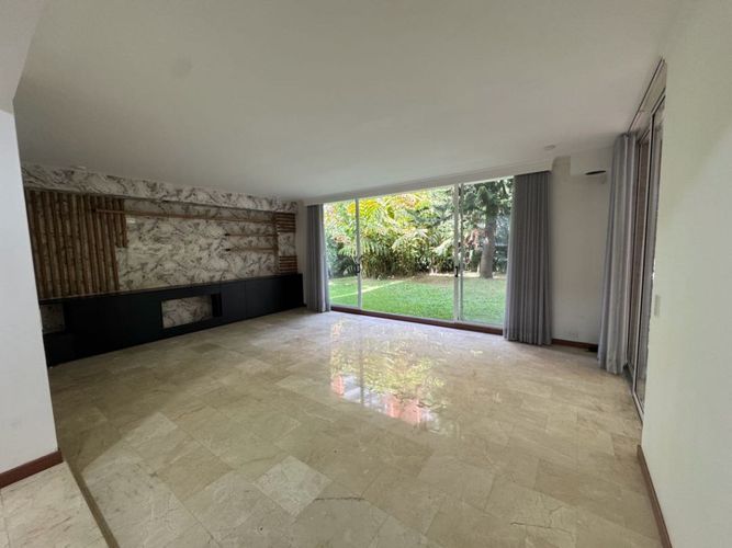 Casa de 4 alcobas en venta en El Esmeraldal, Envigado, 345 m² · foto 3 de 17