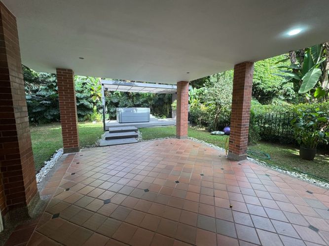 Casa de 4 alcobas en venta en El Esmeraldal, Envigado, 345 m² · foto 4 de 17