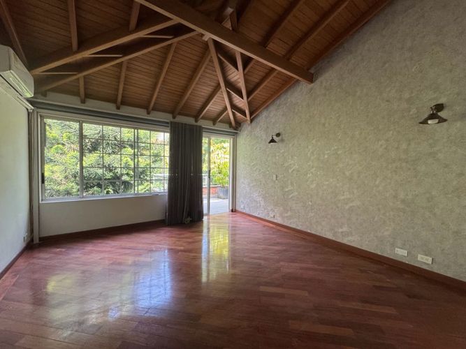 Casa de 4 alcobas en venta en El Esmeraldal, Envigado, 345 m² · foto 7 de 17
