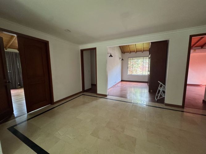 Casa de 4 alcobas en venta en El Esmeraldal, Envigado, 345 m² · foto 12 de 17