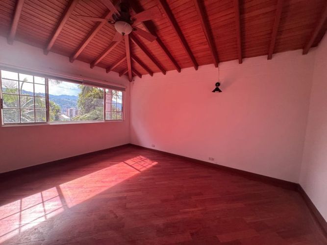 Casa de 4 alcobas en venta en El Esmeraldal, Envigado, 345 m² · foto 13 de 17