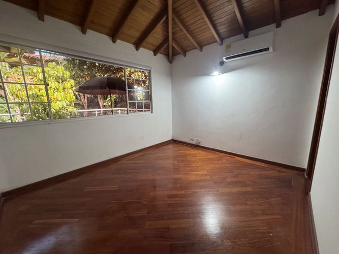 Casa de 4 alcobas en venta en El Esmeraldal, Envigado, 345 m² · foto 14 de 17
