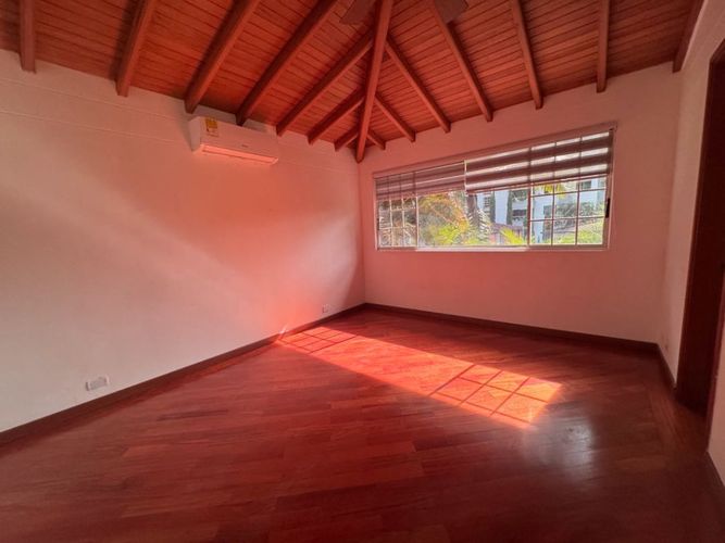 Casa de 4 alcobas en venta en El Esmeraldal, Envigado, 345 m² · foto 15 de 17
