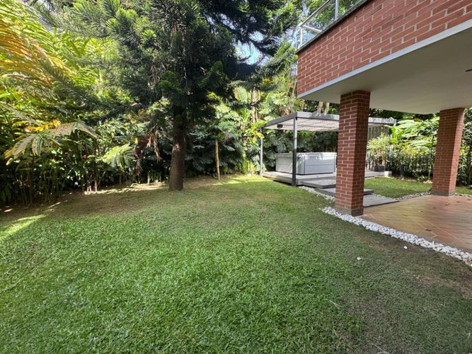 Casa de 4 alcobas en venta en El Esmeraldal, Envigado, 345 m² · foto 16 de 17