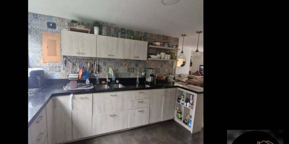 Apartamento en venta en Castropol, Medellín, 145 m² · foto 3 de 17