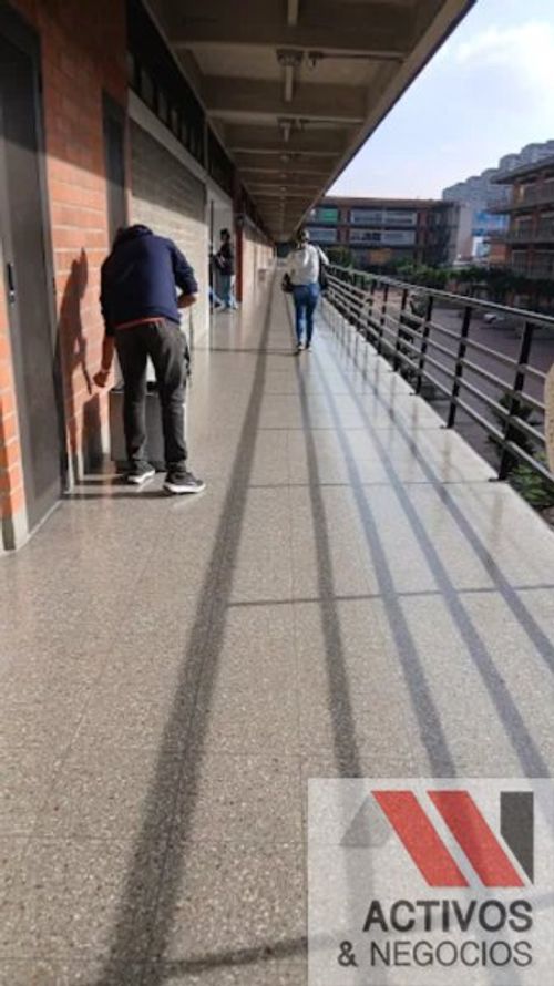 Local en arriendo en El Poblado, Medellín, 1165 m² · foto 6 de 8