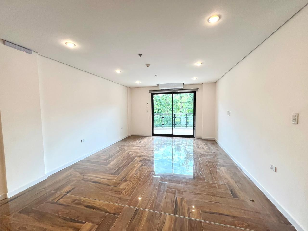 Departamento a Estrenar en Venta, Barrio Los Laureles, Edificio Boutique, 2 Dormitorios con Cochera — foto 2