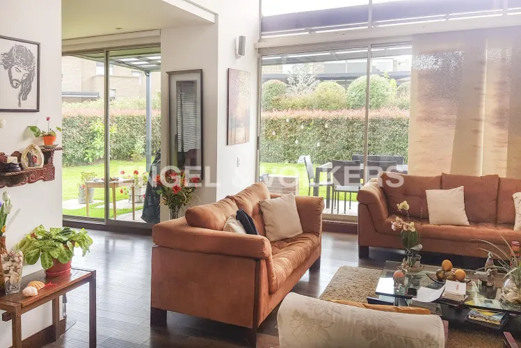Casa de 3 alcobas en venta en Pueblo Viejo, Cota, 211 m² · foto 2 de 19