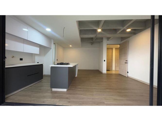 Apartamento de 2 alcobas en venta en Cumbres, Envigado, 95 m² · foto 2 de 24