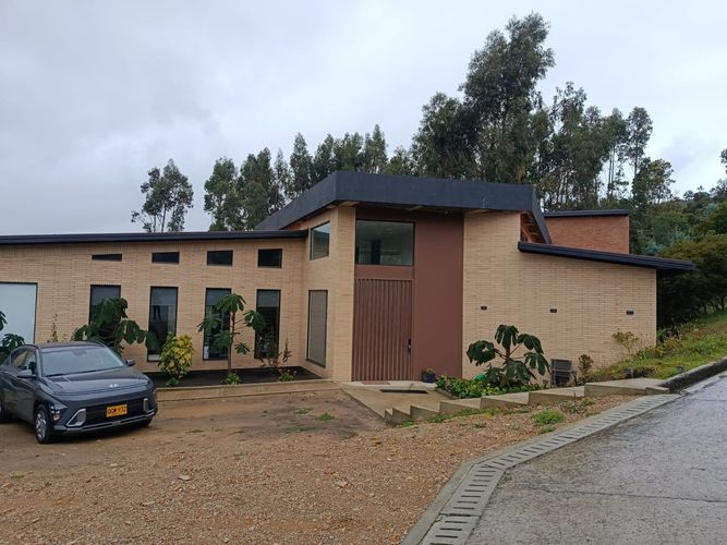 Casa de 5 alcobas en arriendo en Yerbabonita Bosque Nativo, Sopó, 366 m² · foto 4 de 24