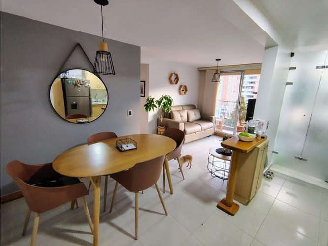 Apartamento de 3 alcobas en venta en Loma De San Jose, Sabaneta, 63 m² · foto 2 de 8