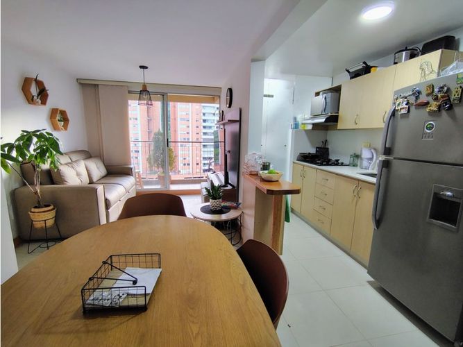 Apartamento de 3 alcobas en venta en Loma De San Jose, Sabaneta, 63 m² · foto 3 de 8