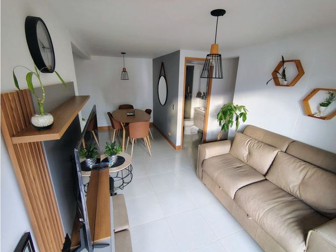 Apartamento de 3 alcobas en venta en Loma De San Jose, Sabaneta, 63 m² · foto 5 de 8
