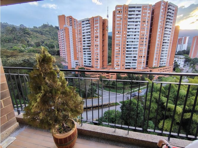 Apartamento de 3 alcobas en venta en Loma De San Jose, Sabaneta, 63 m² · foto 7 de 8