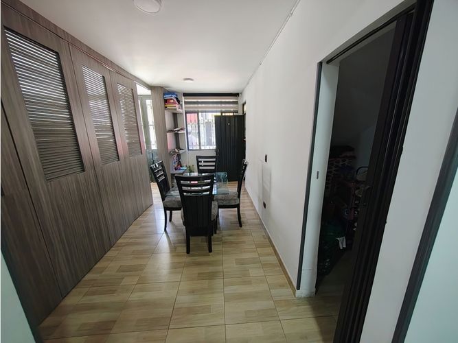 Casa de 6 alcobas en venta en Escocia, Bogotá, 144 m² · foto 2 de 24
