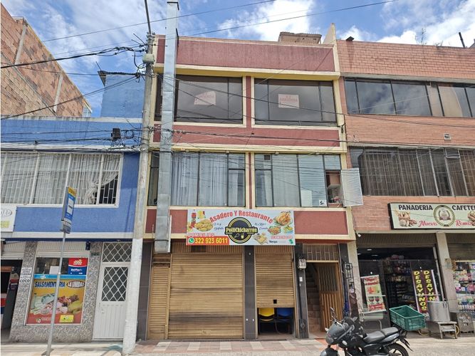 Casa de 8 alcobas en venta en Casa Loma, Bogotá, 215 m² · foto 2 de 24