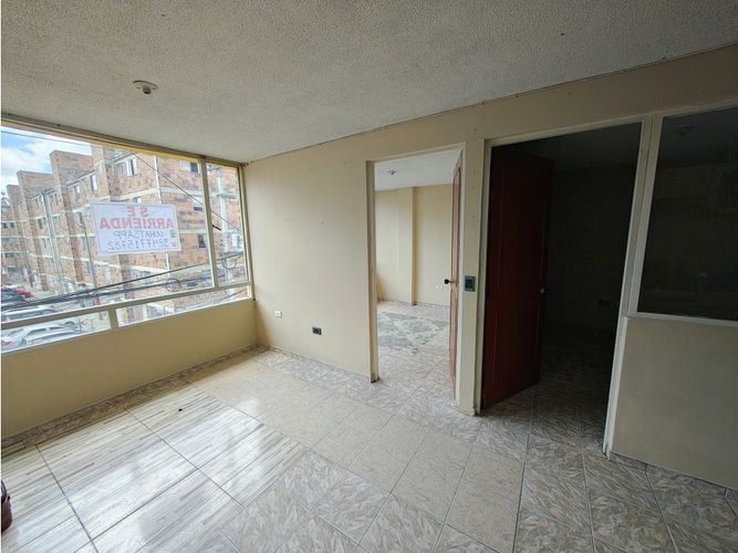 Casa de 8 alcobas en venta en Casa Loma, Bogotá, 215 m² · foto 3 de 24