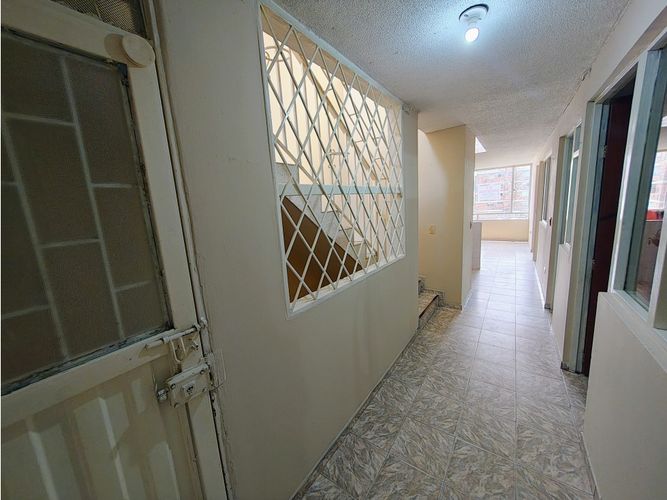Casa de 8 alcobas en venta en Casa Loma, Bogotá, 215 m² · foto 17 de 24