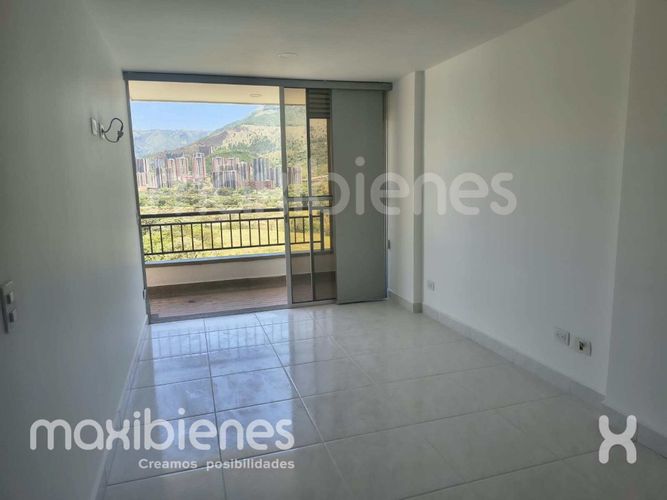 Apartamento de 2 alcobas en venta en Machado, Copacabana, 62 m² · foto 3 de 11
