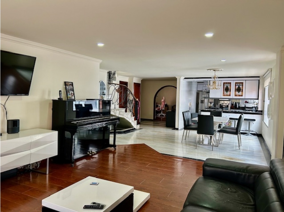 Apartamento en venta en Santa Barbara, Bogotá · foto 2 de 24