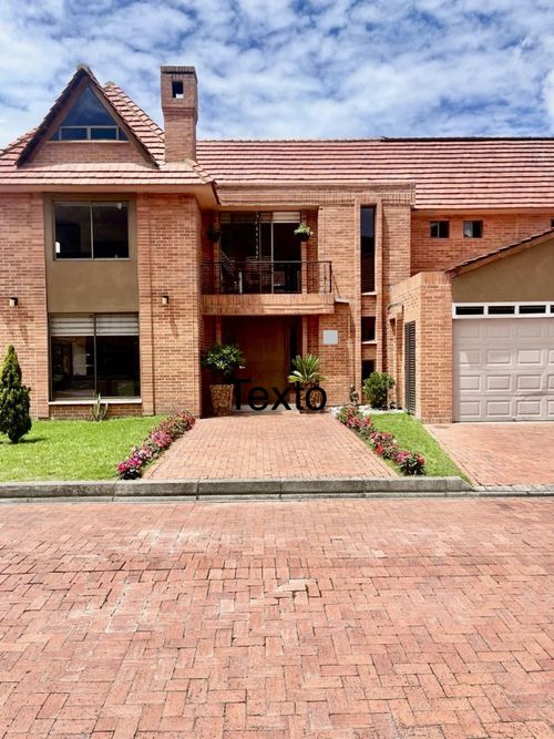 Casa de 3 alcobas en venta en Santa Rita, Chía, 267 m² · foto 2 de 24