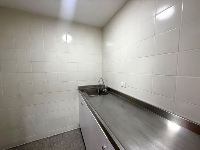 Oficina en arriendo en Olaya Herrera, Medellín, 1940 m² · foto 2 de 24