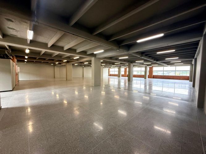 Oficina en arriendo en Olaya Herrera, Medellín, 1940 m² · foto 4 de 24