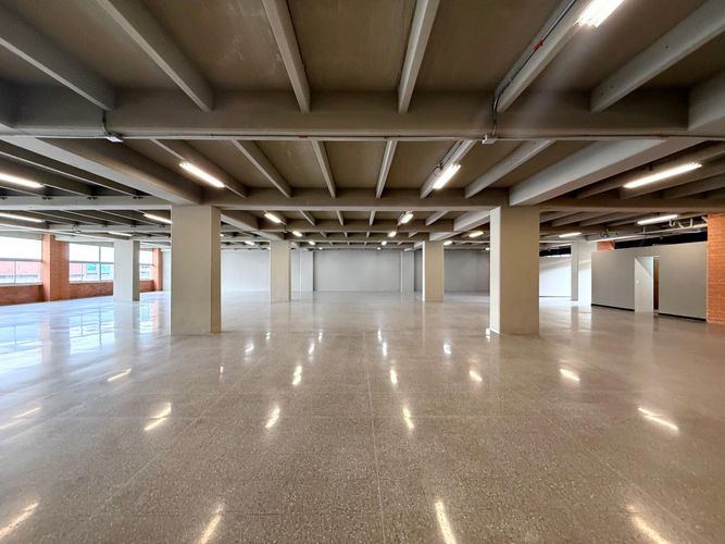 Oficina en arriendo en Olaya Herrera, Medellín, 1940 m² · foto 13 de 24