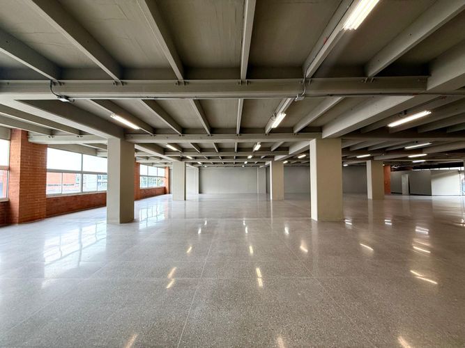 Oficina en arriendo en Olaya Herrera, Medellín, 1940 m² · foto 15 de 24