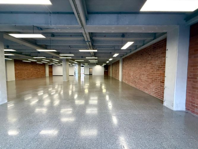 Oficina en arriendo en Olaya Herrera, Medellín, 1940 m² · foto 19 de 24