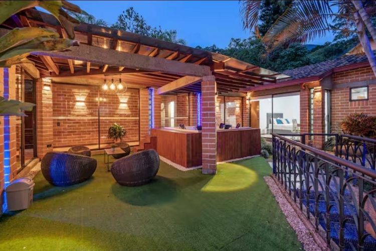 Casa de 4 alcobas en venta en El Campestre, Medellín, 253 m² · foto 4 de 16