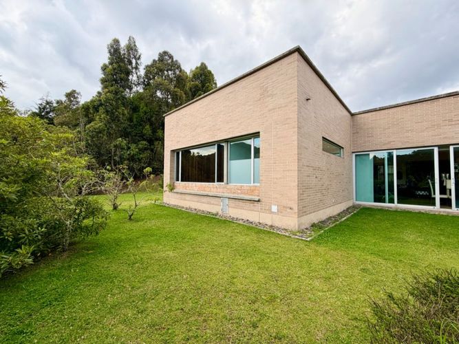 Casa de 3 alcobas en venta en Loma Del Escobero, Envigado, 315 m² · foto 3 de 16