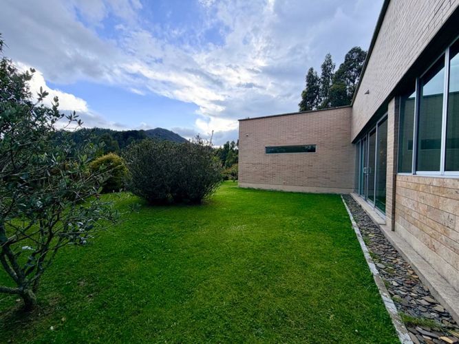 Casa de 3 alcobas en venta en Loma Del Escobero, Envigado, 315 m² · foto 4 de 16