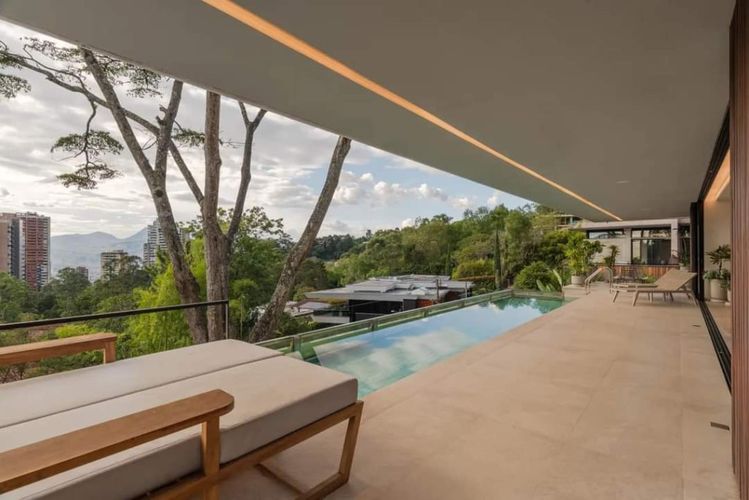 Casa de 4 alcobas en venta en Los Balsos, Medellín, 844 m² · foto 2 de 14