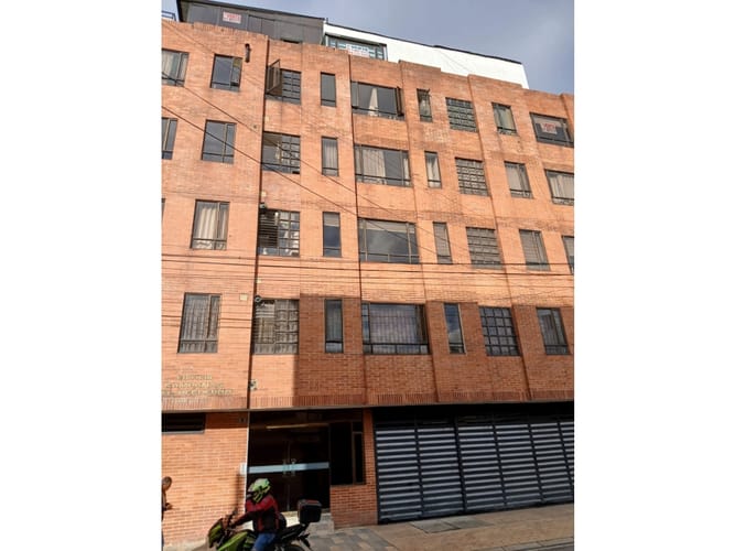 Apartamento de 3 alcobas en venta en El Recuerdo, Bogotá, 134 m² · foto 3 de 24