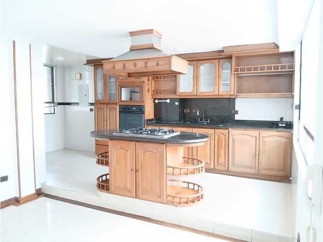 Apartamento de 3 alcobas en venta en El Recuerdo, Bogotá, 134 m² · foto 6 de 24