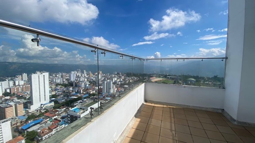 Apartamento de 3 alcobas en venta en San Alonso, Bucaramanga, 126 m² · foto 2 de 24
