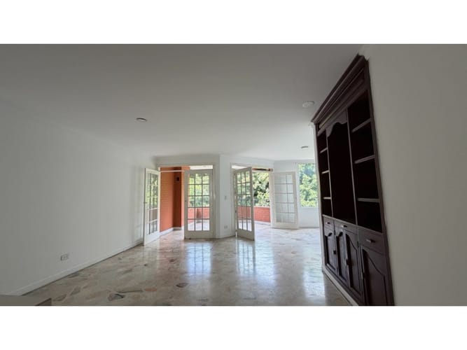 Apartamento de 3 alcobas en venta en Ciudad Jardin, Cali, 137 m² · foto 2 de 24