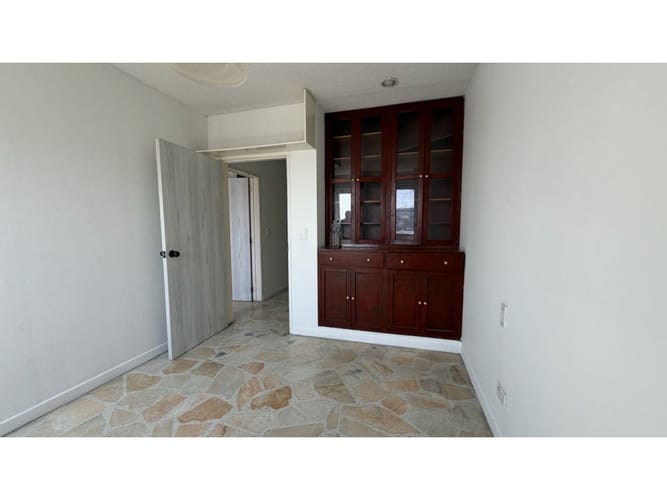 Apartamento de 3 alcobas en venta en Ciudad Jardin, Cali, 137 m² · foto 23 de 24