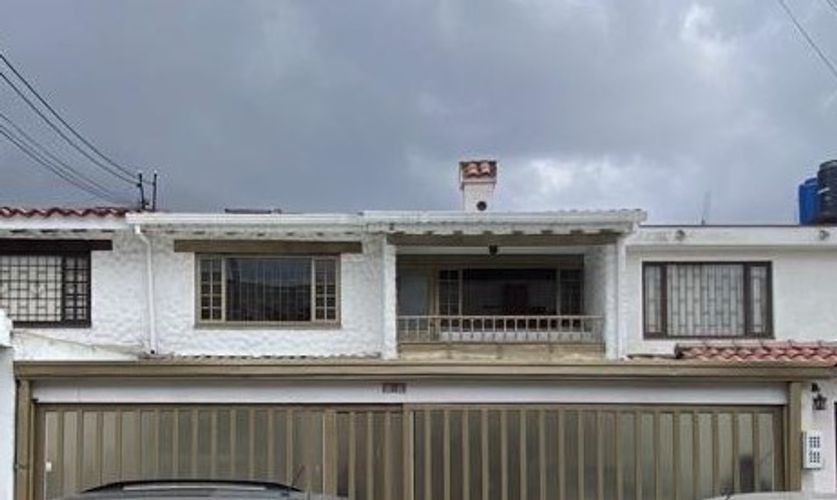 Casa de 4 alcobas en venta en La Alameda Centro, Bogotá, 227 m² · foto 2 de 22
