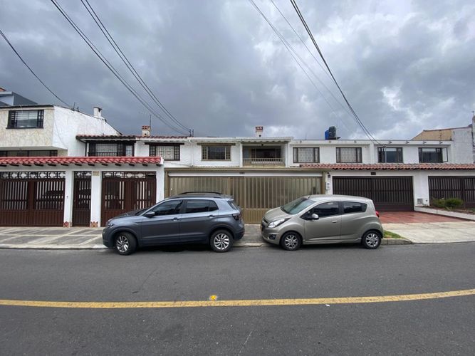 Casa de 4 alcobas en venta en La Alameda Centro, Bogotá, 227 m² · foto 3 de 22