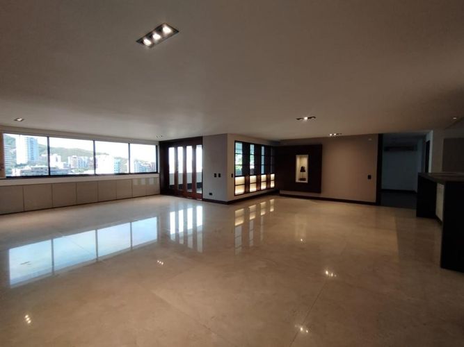 Apartamento de 3 alcobas en venta en Arboledas, Cali, 320 m² · foto 2 de 9