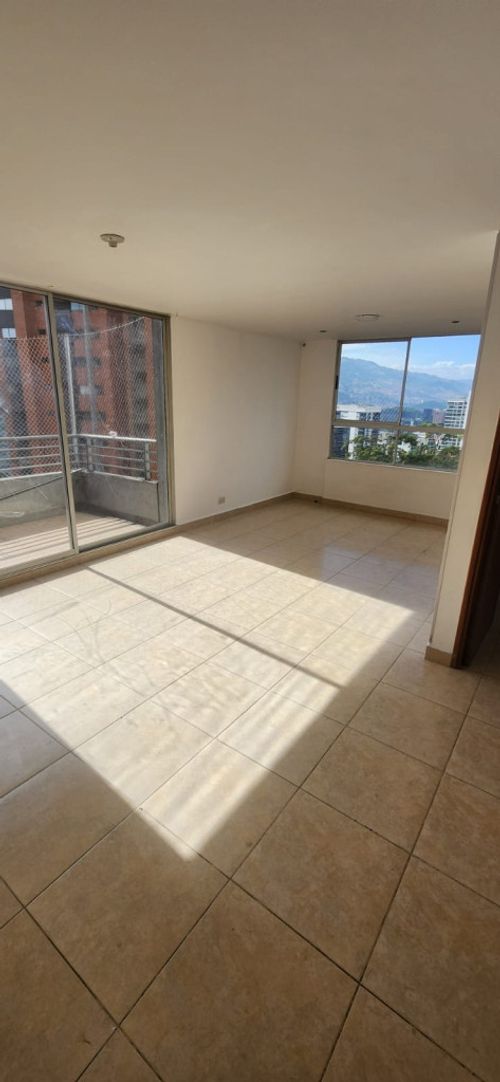 Apartamento de 4 alcobas en arriendo en Los Balsos, Medellín, 151 m² · foto 2 de 20
