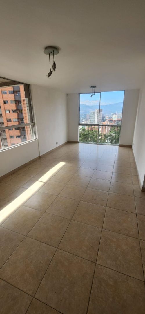 Apartamento de 4 alcobas en arriendo en Los Balsos, Medellín, 151 m² · foto 3 de 20