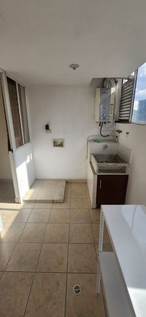 Apartamento de 4 alcobas en arriendo en Los Balsos, Medellín, 151 m² · foto 7 de 20
