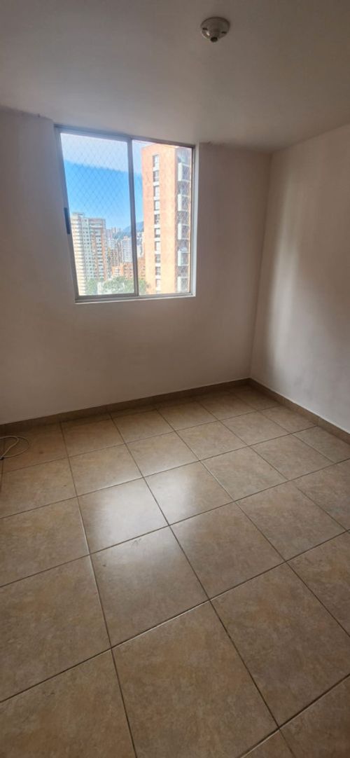 Apartamento de 4 alcobas en arriendo en Los Balsos, Medellín, 151 m² · foto 9 de 20