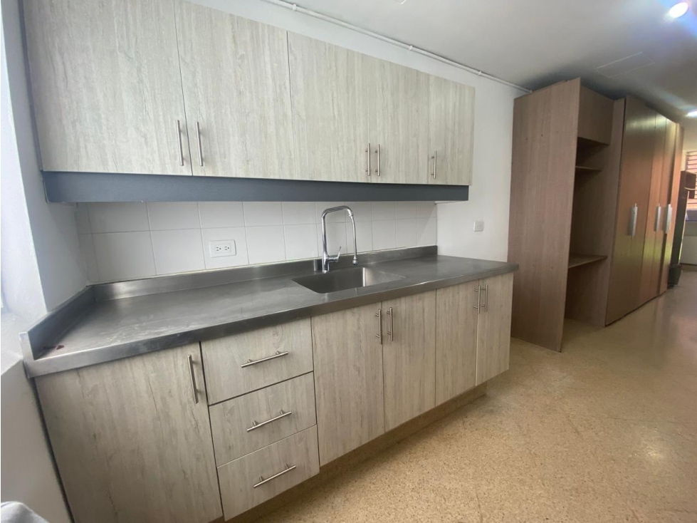 Casa en arriendo en La Candelaria, Medellín · foto 2 de 24
