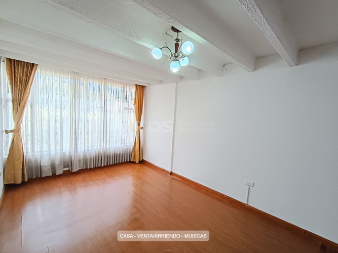 Casa de 4 alcobas en venta en Los Muiscas, Tunja, 211 m² · foto 4 de 24
